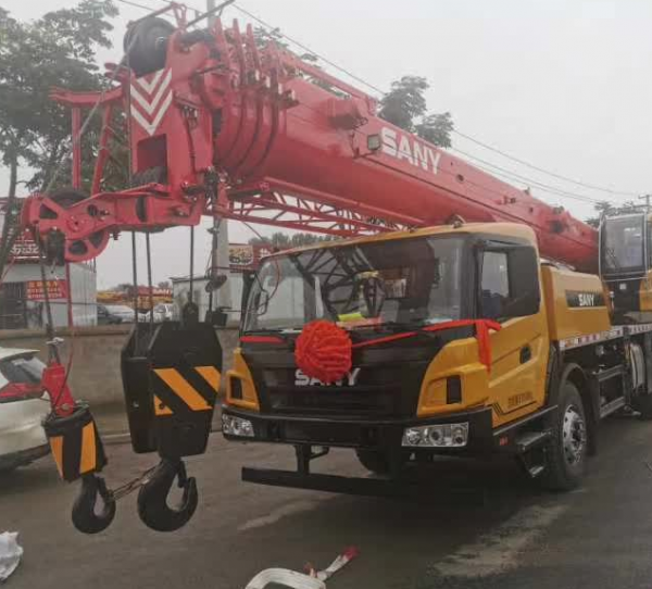 荆门巨宏吊装吊车出租服务公司